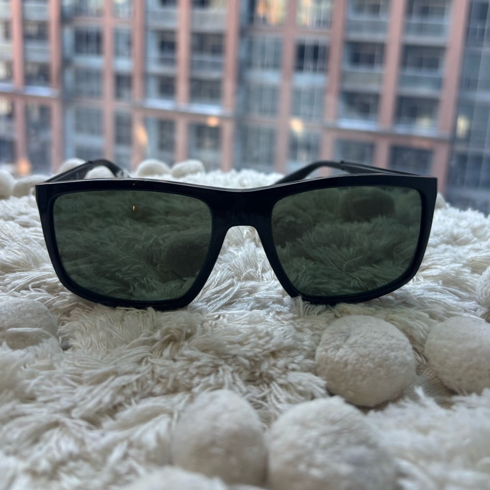 Ray-Ban | Black Sunglasses with Polarized Green Lenses